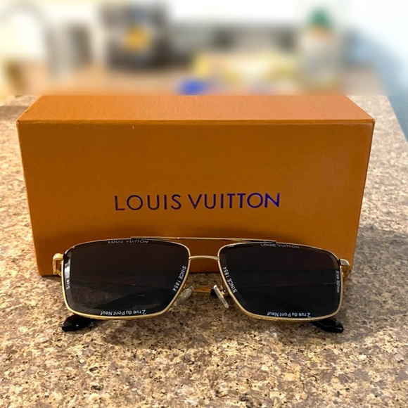 LV Super Vision Light Large Square Sunglasses - Picture 1 of 12